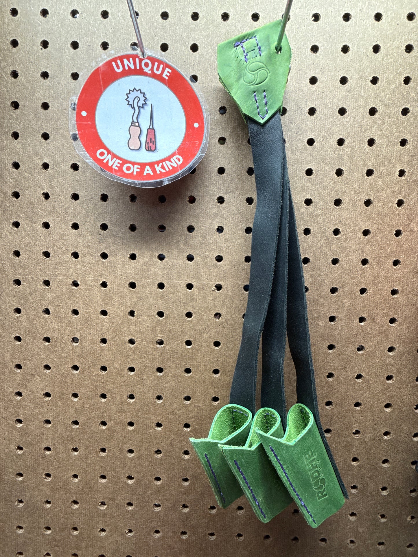 Off the Wall - Dragon Fingers L